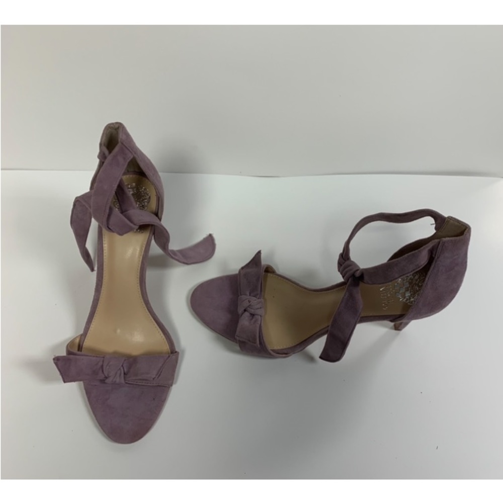 Very nice sandals. The color is pinkish/fushia
